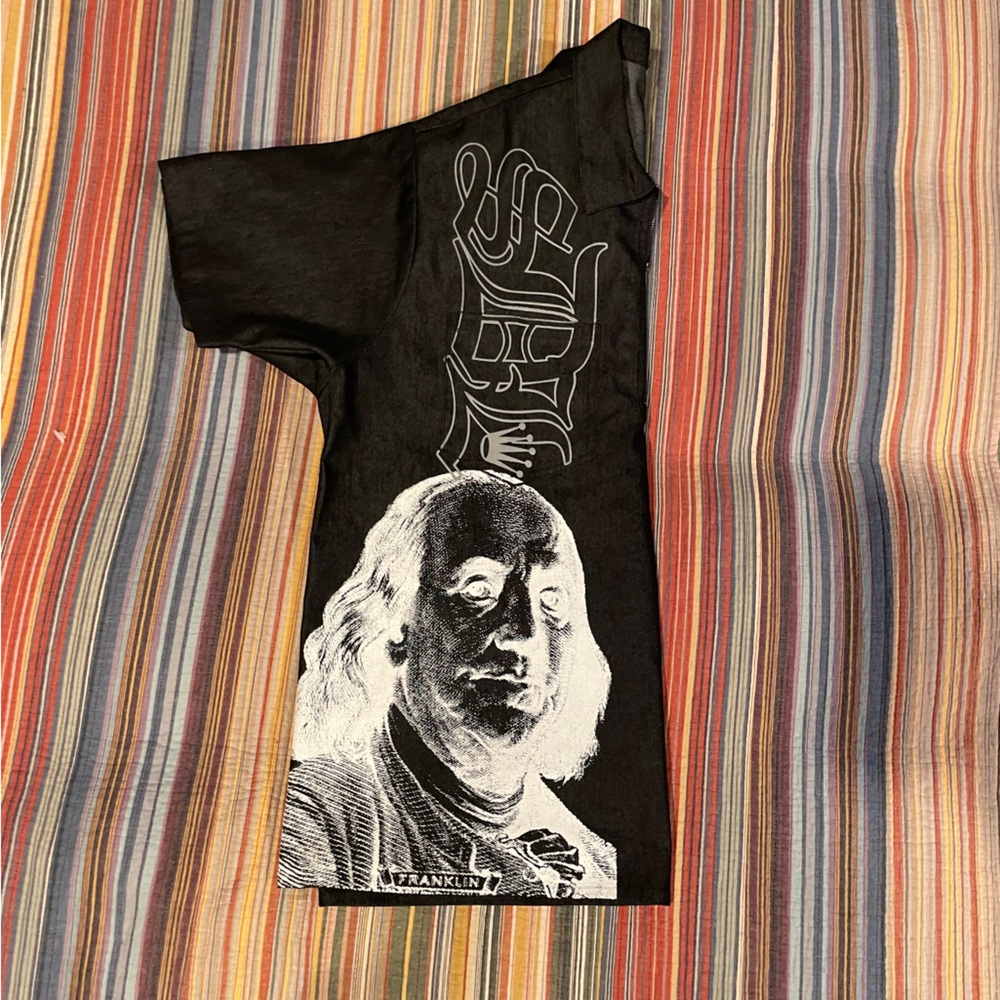 brand new tried only once didn’t fit. jean material. very nice SDL shirt